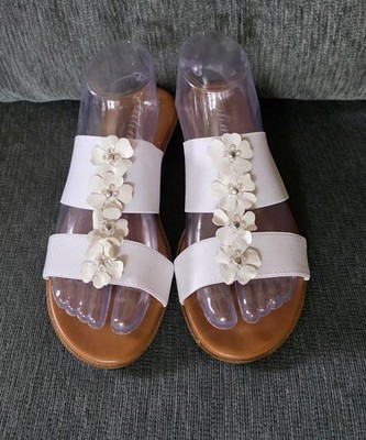 NEW ~ ITALIANA by ITALIAN SHOEMAKERS WHITE FLORAL SANDALS JULLIET ~ sz 8.5