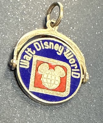 WALT DISNEY WORLD ENAMELED STERLING SILVER SPINNER CHARM PENDANT W.D. PRODUCTION