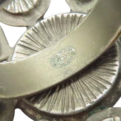 CHANEL Gripoix CC Ring Metal - Picture 6 of 7