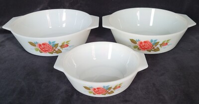Drei Retro / Vintage JAJ Pyrex Cottage Rose Kasserolle - ohne Deckel