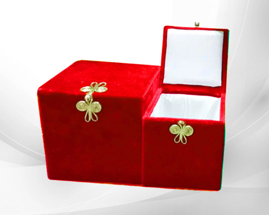 Li Bien 2022 Merry Kissmas Ornament