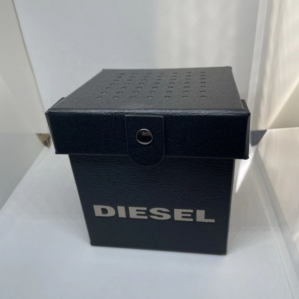 DIESEL ON FADELIGHT 44MM SMART WATCH With tag Case Black - Image 4 of 4