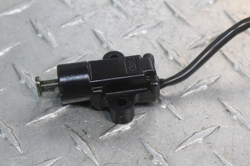 2009 YAMAHA FZ6 KICKSTAND SENSOR /BRAKE SENSOR 5VS-82566-61-00 - Image 2 of 4