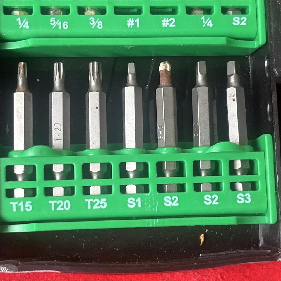 HITACHI HARD CASE 38 PCS SCREWDRIVER BITS SET (k45) - Image 3 of 4