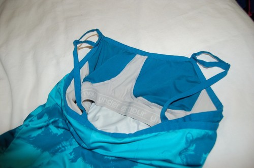 Camiseta sin mangas Under Armour para mujer ""Heat Gear"" talla turquesa de trabajo talla mediana - Imagen 7 de 11
