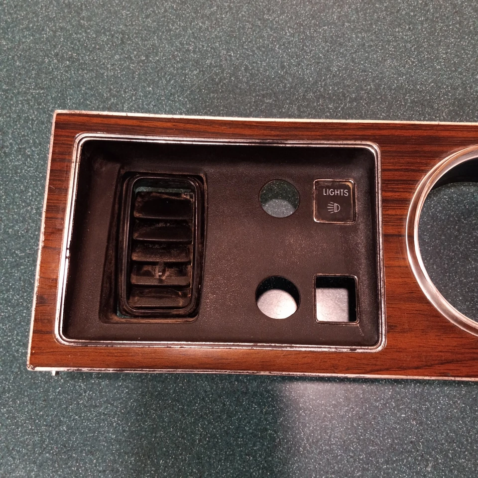 Dodge Charger SE 1975-77 Chrysler Cordoba tablero de madera bisel Mopar OEM 3593600 Foto 4 de 4