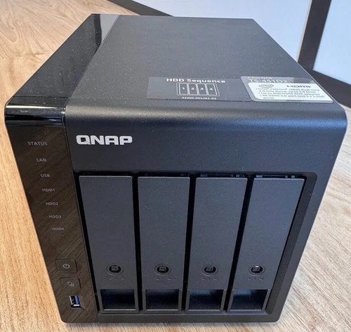 Serveur NAS Qnap TS-451D2 12 To + 8 Go de RAM