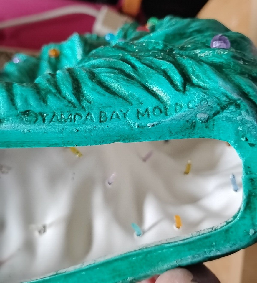 VTG Ceramic Lighted Christmas Tree Wreath Red Holly Ribbon Base Tampa