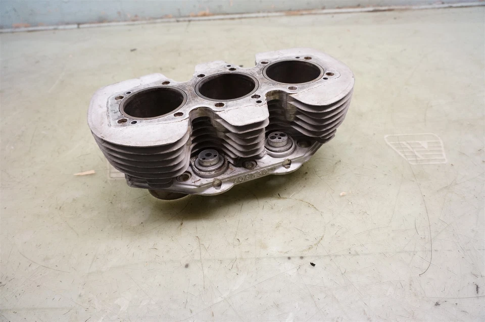 Triumph Trident T160V T160 160 E T T160R 1975 750cc triple *2090 cilindro Foto 4 de 4