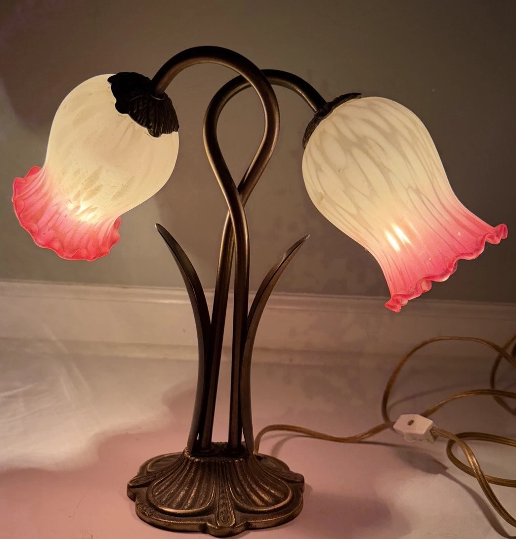Tiffany Lily Shade In Collectible Table Lamps for sale | eBay