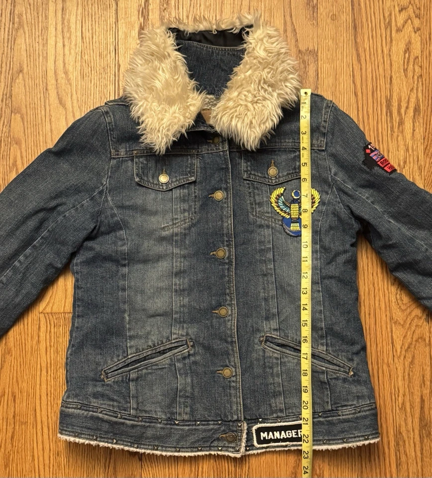 Chaqueta vaquera Sherpa LIMITED TOO para niñas talla 18 con tachuelas parches añadidos Foto 2 de 4