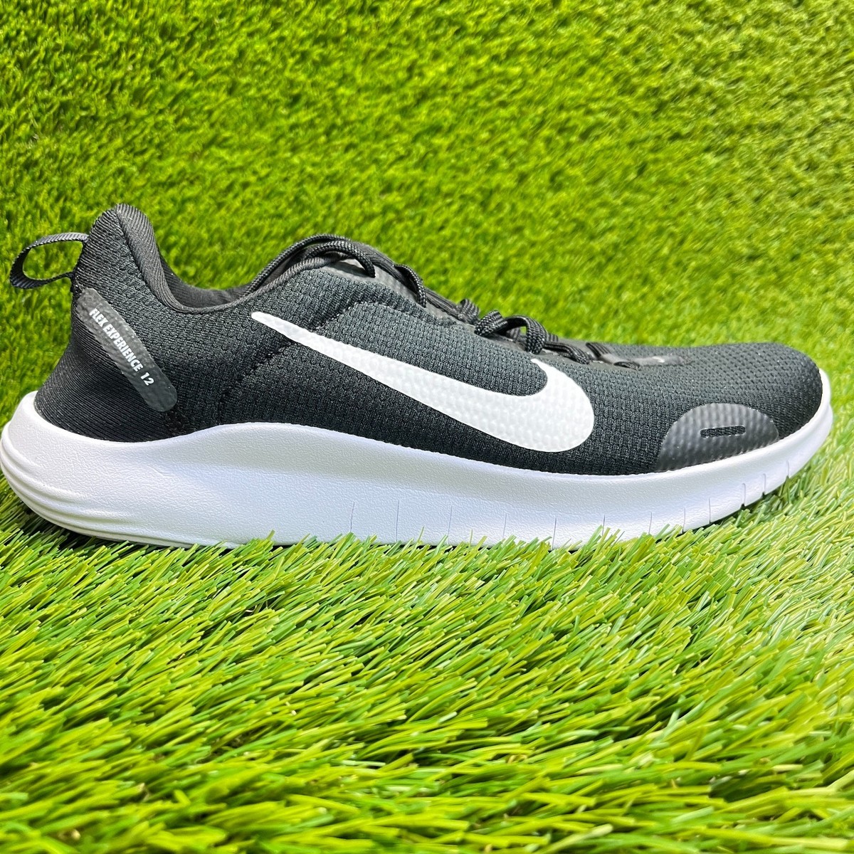 Nike Flex Experience Run 12 Womens Size 10 Black White  display picture 2