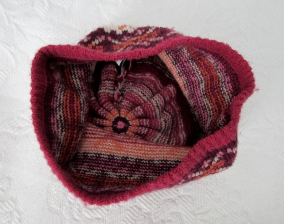 GAP KIDS RED, PINK & WHITE KNIT SNOW HAT CAP Size S-M - Image 2 of 3