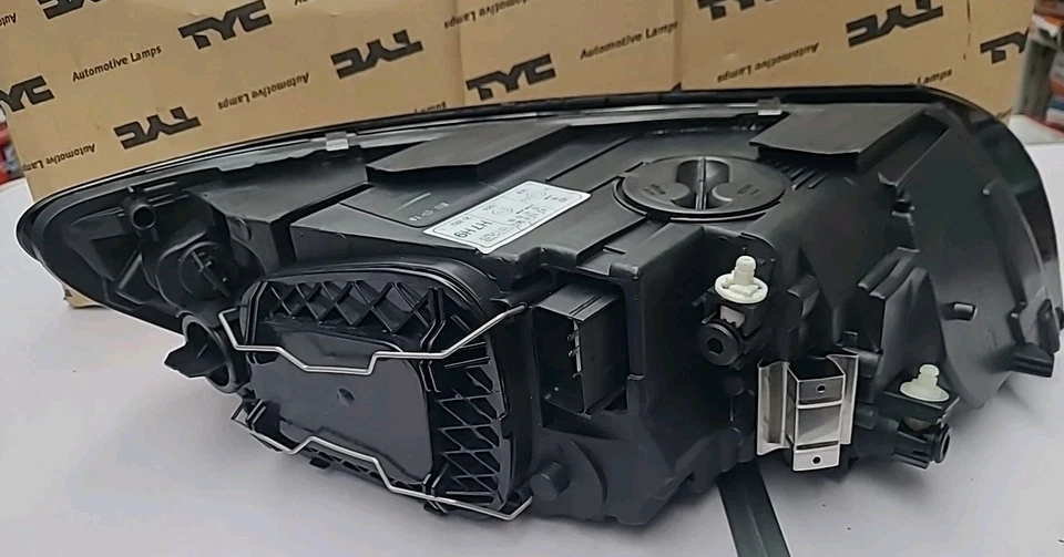 TYC 471660871 2007-ON VV S-40 ELECTRIC W/MOTOR HEAD LAMP W/COVER LH - Image 4 of 4