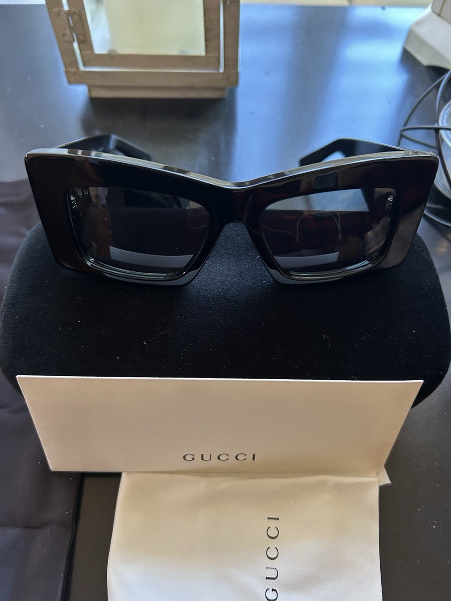 Gucci Oversized Square Black Women display picture 1