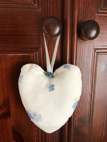 Ręcznie robione lawendowe serce w Laura Ashley niebieskie kwiaty tkanina pamiątka prezent - Zdjęcie 1 z 5