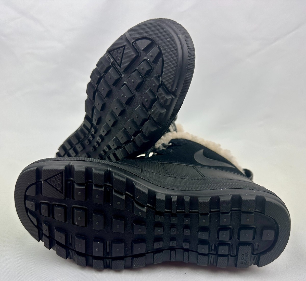 Nike Woodside Chukka 2 Black / Anthracite Boots 537345-001 Women's