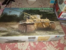 RYE FIELD MODELS 5008, 1/35 BERGEPANZER TIGER I ITALY 1944 PLASTIC MODEL KIT