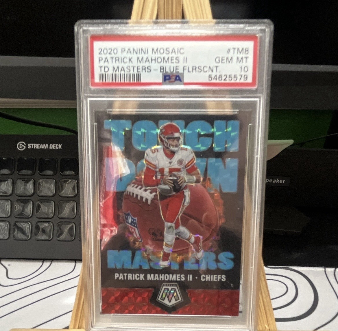 Panini 2020 Mosaic Patrick Mahomes II Touchdown Masters TM8 Blue Fluo /15 PSA 10