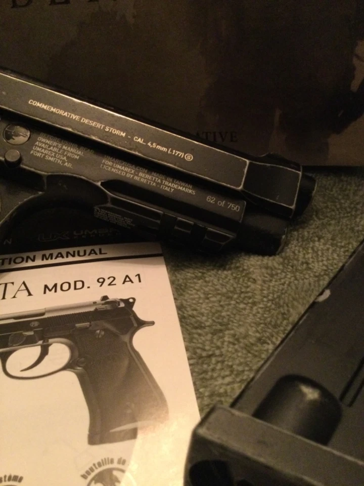Pistola Beretta modelo 92 A1 tormenta del desierto conmemorativa 1991 a 2016 CO2 BB Foto 3 de 4