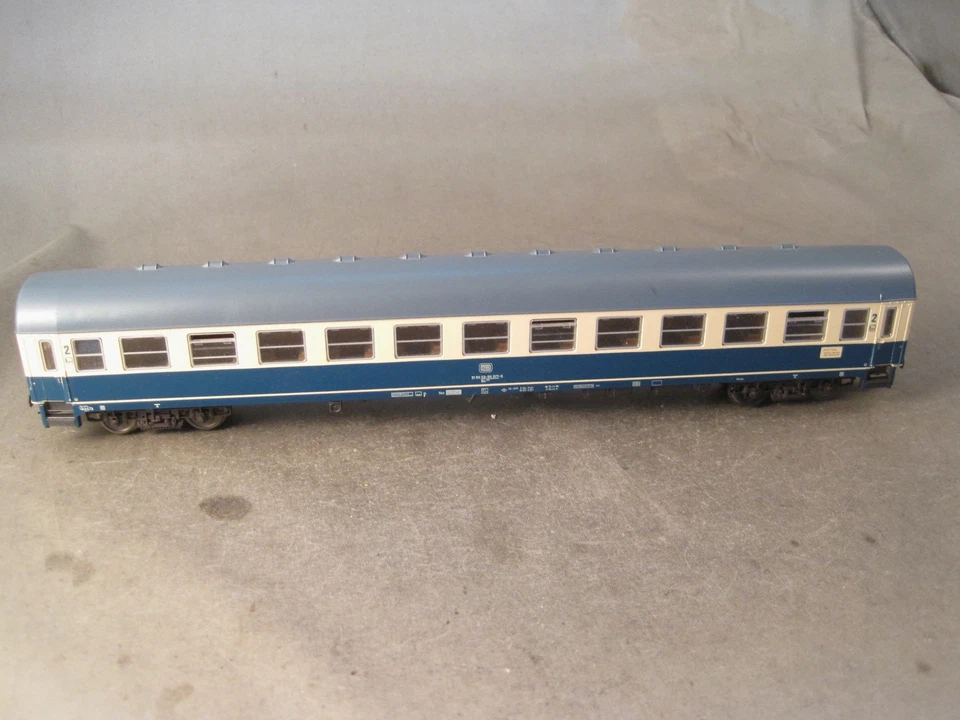 Fleischmann  türkis DB UIC 2.Klasse mit KKKulise mit Licht + Schlußlicht