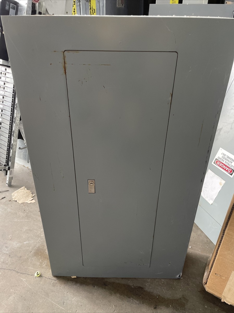 SQUARE D 225 AMP MLO PANELBOARD 42 CIRC 120/208/240 VAC 3Ø 4W