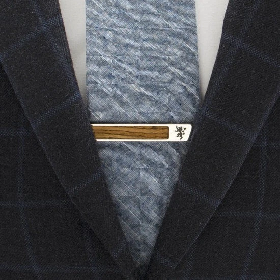 Clip de corbata de madera con incrustaciones Lannister Foto 2 de 3