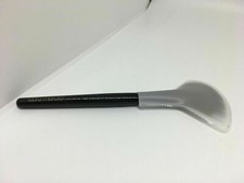 LAURA MERCIER FAN POWDER BRUSH UR