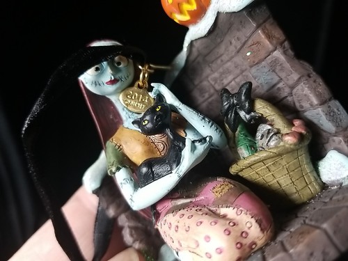 Disney Sketchbook - Nightmare Before Christmas 2014 Sally Ornament RETIRED - Picture 6 of 6