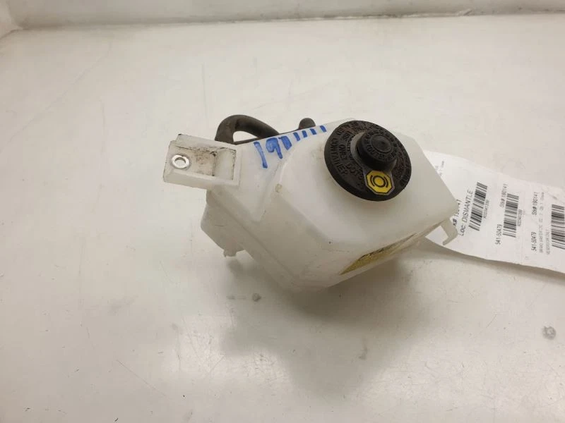 TOYOTA PRIUS C DOS 12-13 1,5 L TRACCIÓN DELANTERA EN DEPÓSITO DE LÍQUIDO DE FRENOS  Foto 4 de 4