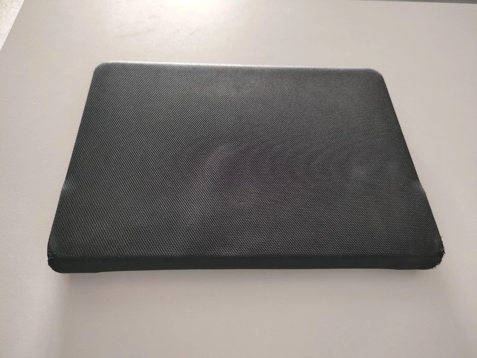 Logitech Slim Folio Custodia iPad 5a/6a Gen con Tastiera Wi-Fi / BT Qwerty Nero  - Immagine 2 di 4