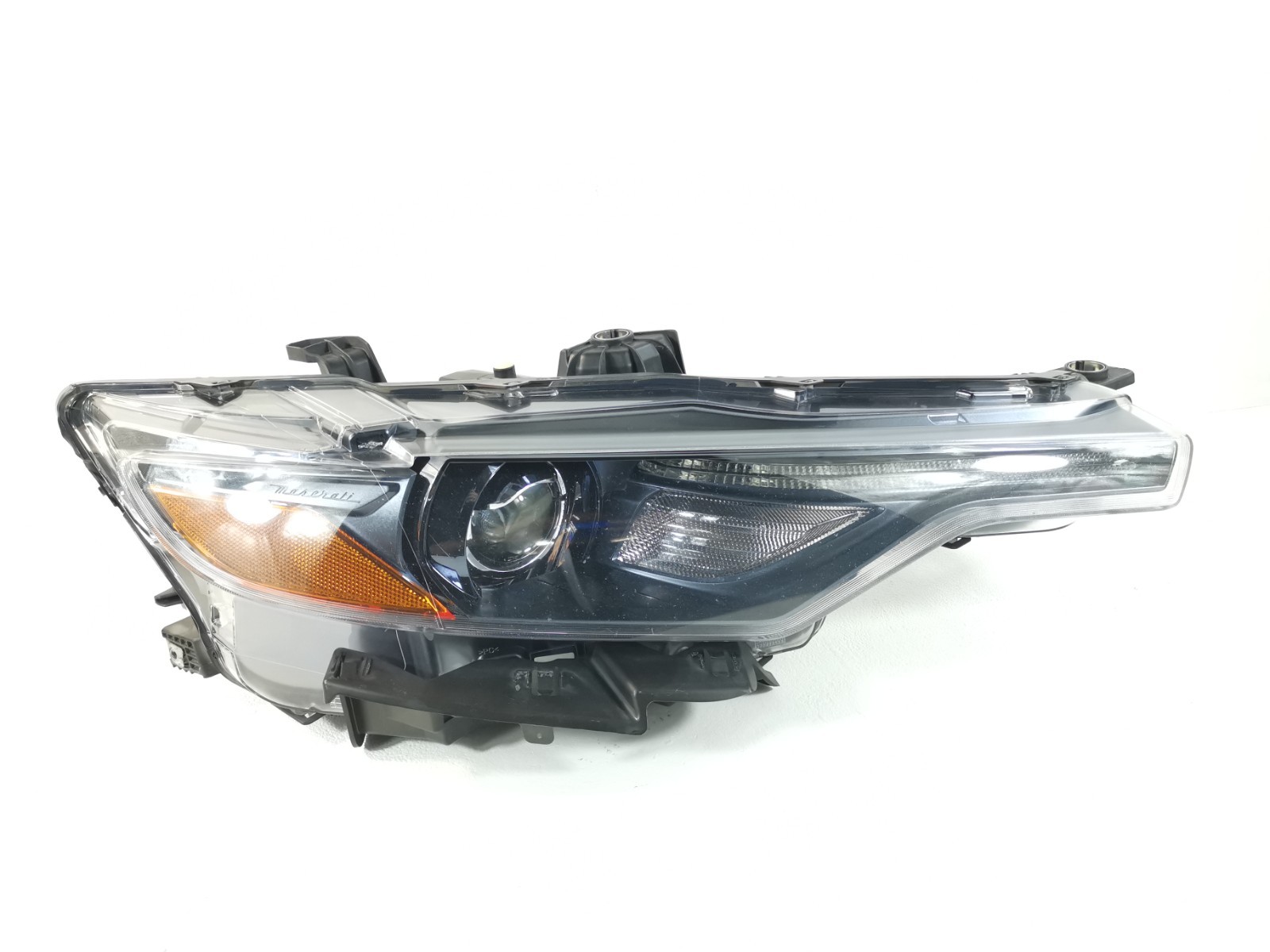 MASERATI LEVANTE S 2017  Front Right Side RH Xenon D8S Headlight 670034639 OEM