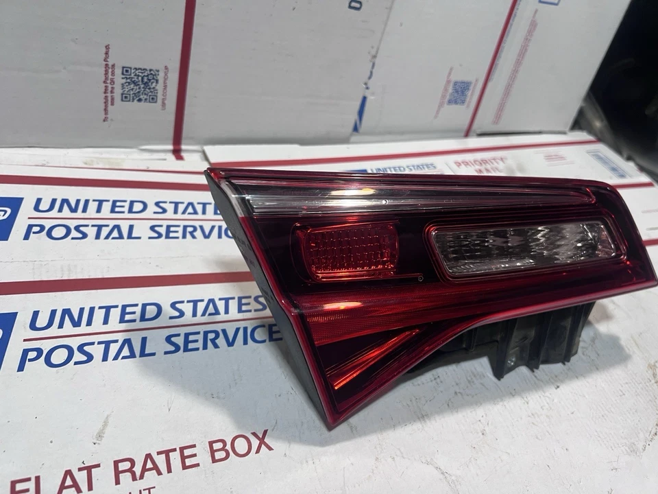 16 17 18 ACURA ILX CONDUCTOR IZQUIERDO PUERTA TRASERA MALETERO TAPA LUZ TRASERA LÁMPARA LH Foto 2 de 4