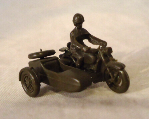 ROCO MINIATURE 1/87 GERMAN BMW MOTORCYCLE WITH SIDECAR - Picture 1 of 3