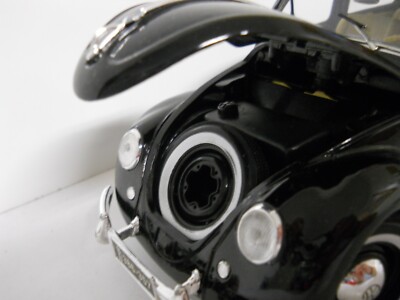 Maisto 1951 Volkswagen Beetle Export Sedan - Black - 1:18