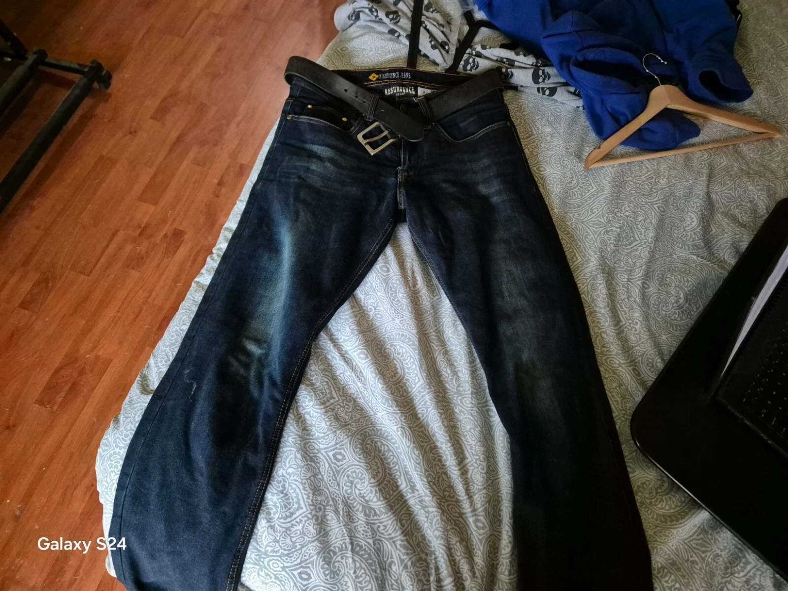 Picture 1 of 4