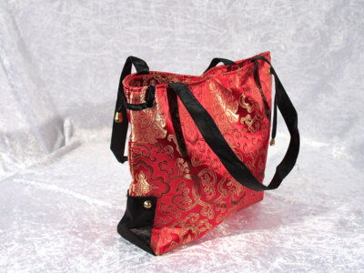 Schultertasche rot schwarz  traditionelles chin. Muster