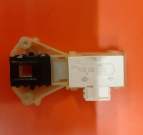 Waschmaschine INDESIT XWA81682XS UK Türschloss