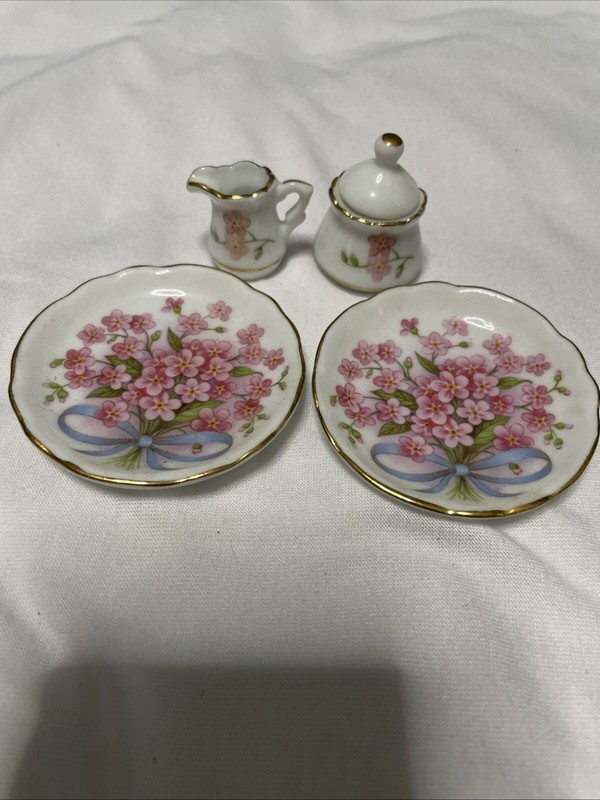 Miniature Plates, Sugar And Creamer By FAO Schwartz For Dollhouses