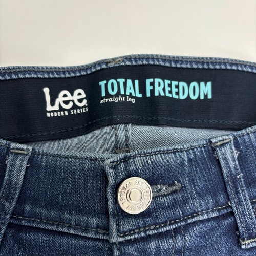 Lee Total Freedom straight Leg Women's size 8P Dark Wash Blue Denim jeans - Picture 2 of 4