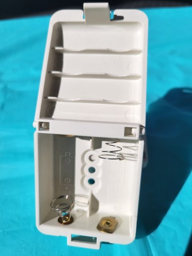 DURA HEAT DH1050,DH1051 KEROSENE HEATER BATTERY CASE HOLDER "C" SIZE &WICK GUIDE - Picture 2 of 7