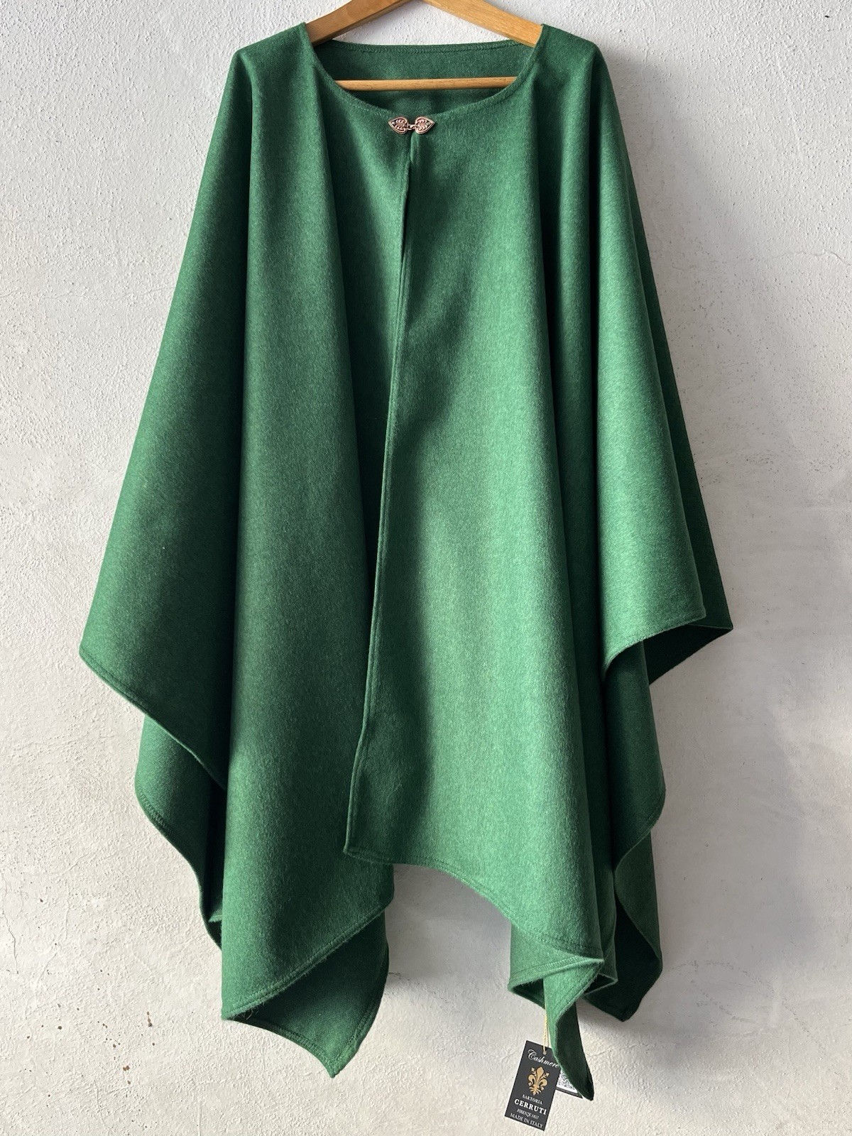 Mantella poncho Cashmere Blend Colore Verde Prato Made In Italy