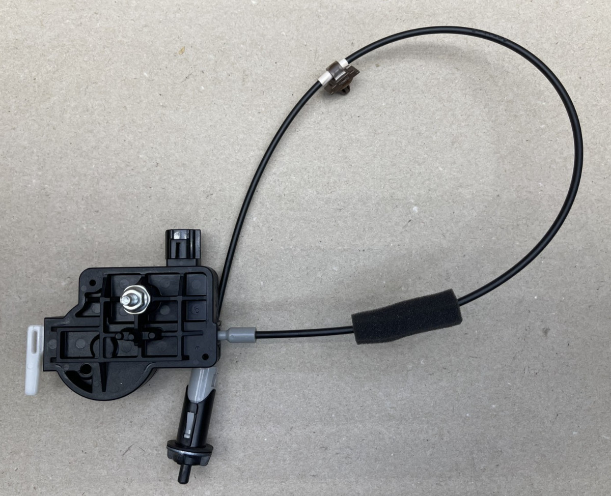10-15 Lexus IS250C IS350C CONVERTIBLE FUEL DOOR LATCH OEM 77030-53010