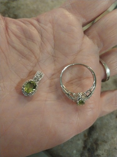 Ciondolo e anello Hebei peridoto e zirconi bianchi corvi eredità (taglia 8,0) - Foto 17 di 24