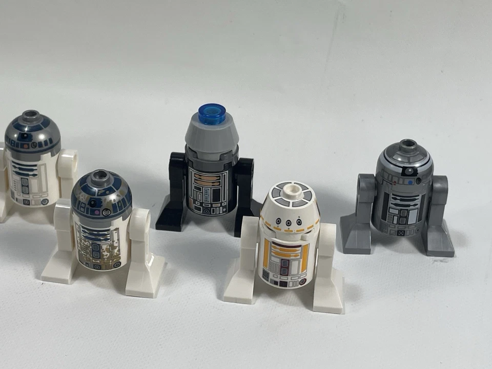 LEGO Astromech Droid Lot of 8: R2-D2 X3, R5-J2, R2-Q2, R2-Q5, R5-F7, R7-D4 - Image 3 of 4