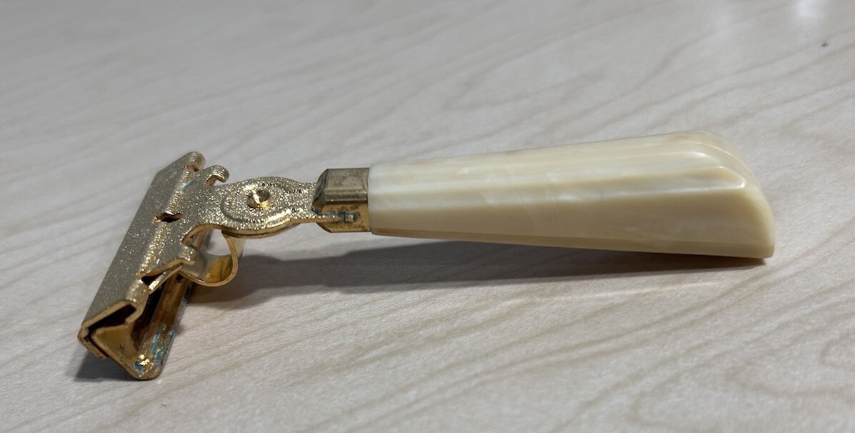 VTG Razor SCHICK Eversharp Ivory Color BAKELITE BRASS SHAVER
