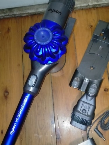 Genuine DYSON Cyclone V6 Handheld Cordless Excellent Working - Picture 3 of 3