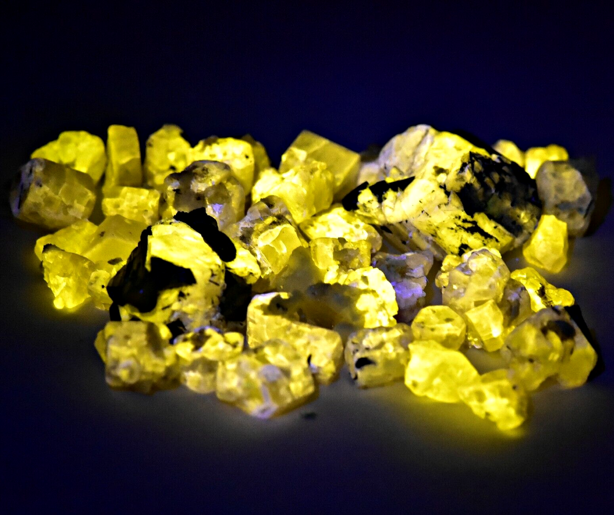 Lot Cristaux D'Apatite Rose Fluorescents - 149 Carats - Naturels - Skardu Pakistan