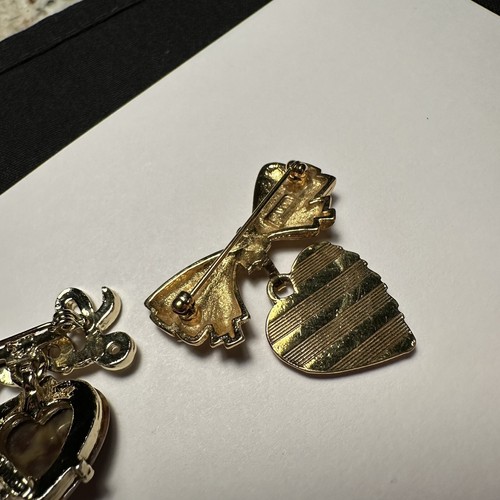 Lot Of 2 Metal Heart Dangle Brooch Pin Gold Tone Both Signed - Avon / Gerry’s - Picture 6 of 10