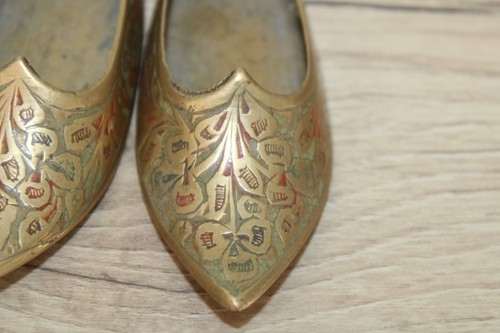 Pair Of Vintage Ornate Brass Shoe Ashtray - Picture 3 of 8